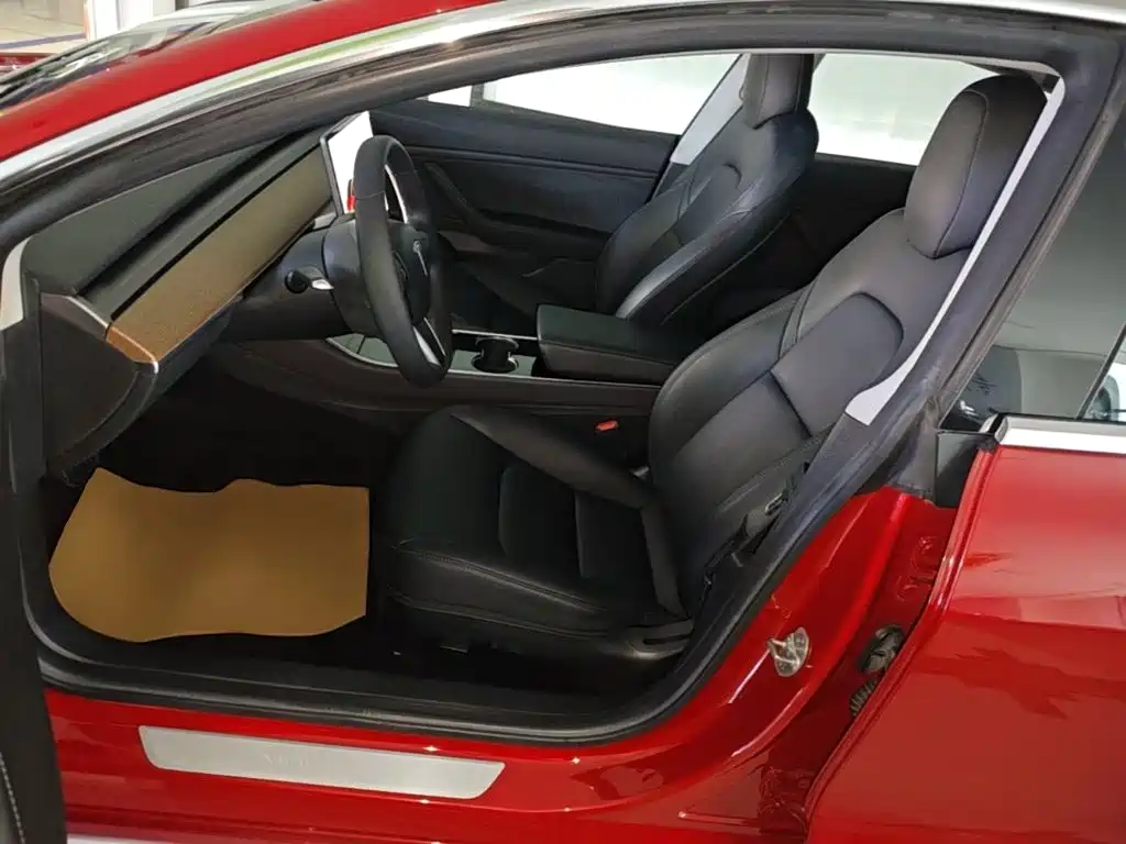 Tesla Model 3 — фото 15