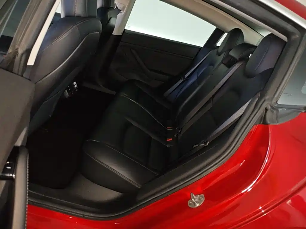 Tesla Model 3 — фото 17