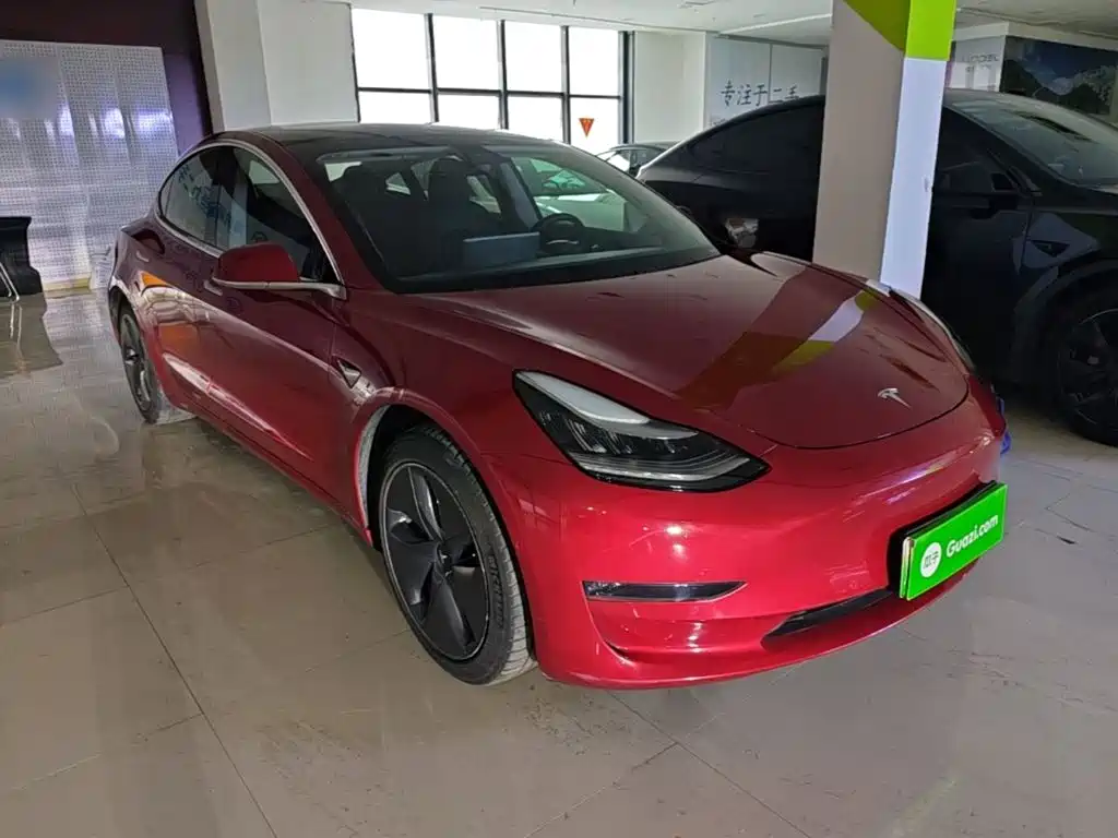 Tesla Model 3 — фото 4