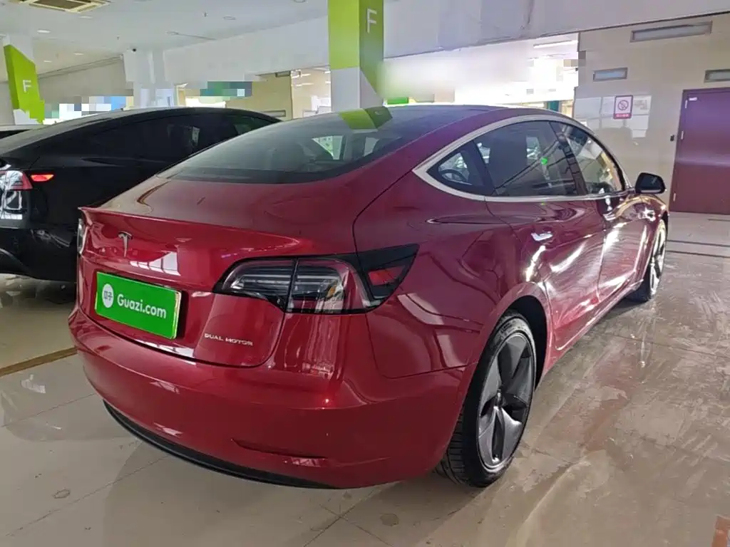 Tesla Model 3 — фото 7