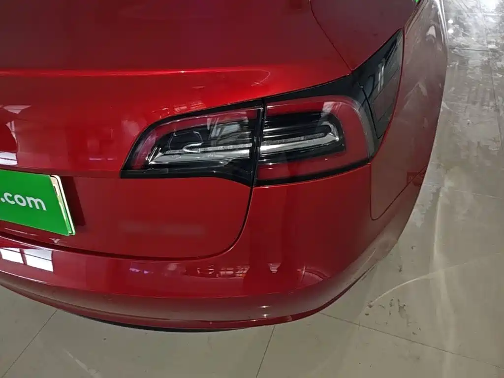 Tesla Model 3 — фото 8