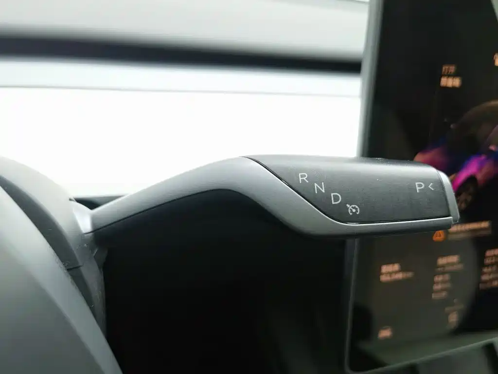 Tesla Model Y — фото 13
