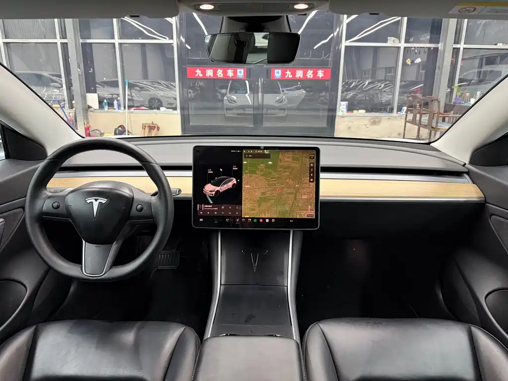 Tesla Model 3 — фото 6