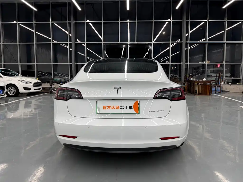 Tesla Model 3 — фото 9