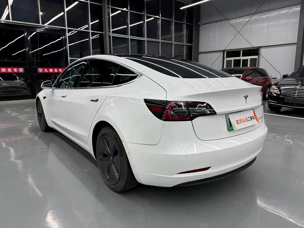 Tesla Model 3 — фото 10