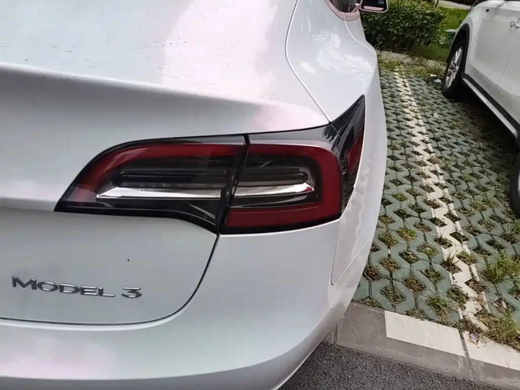 Tesla Model 3 — фото 8