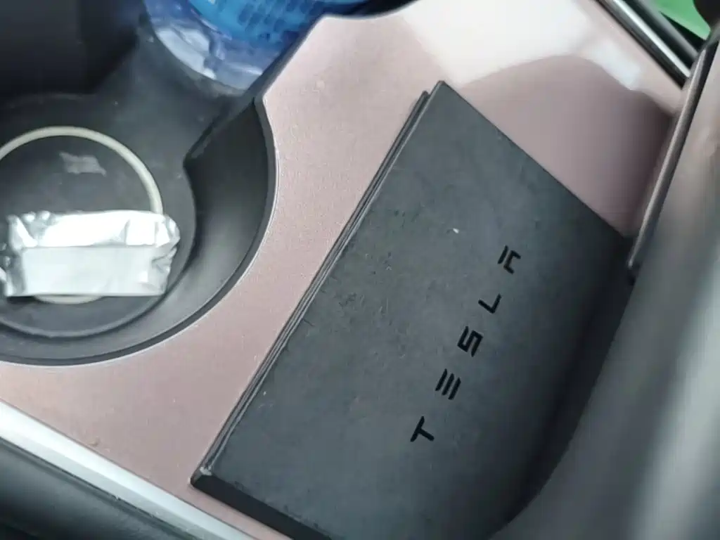 Tesla Model 3 — фото 9