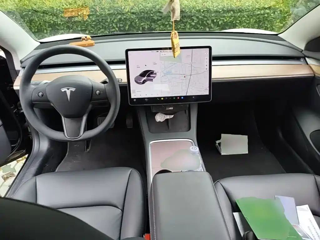 Tesla Model 3 — фото 10