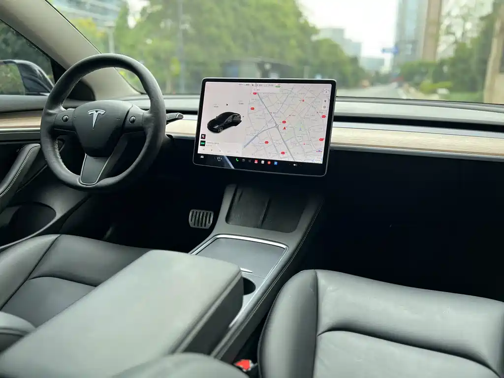 Tesla Model 3 — фото 15