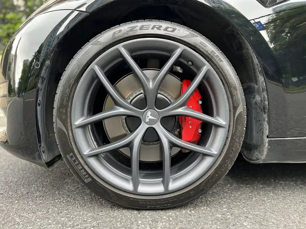 Tesla Model 3 — фото 17