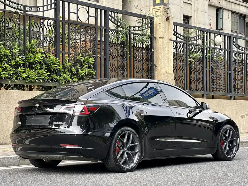 Tesla Model 3 — фото 6