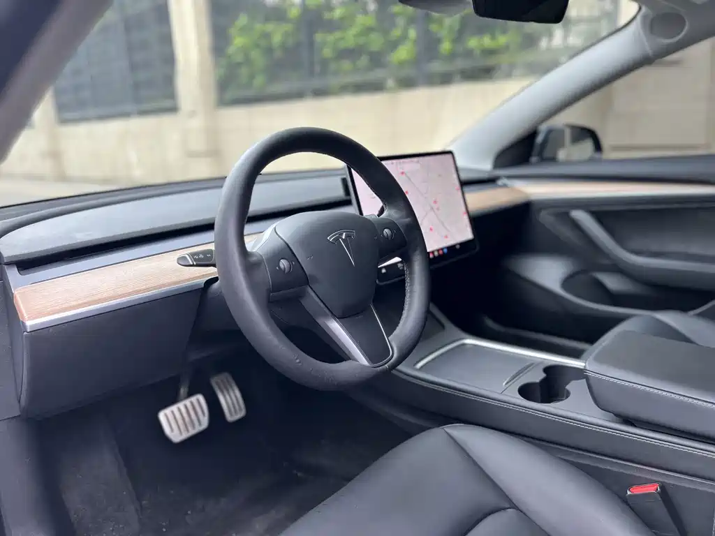 Tesla Model 3 — фото 8