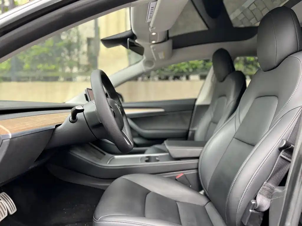 Tesla Model 3 — фото 9