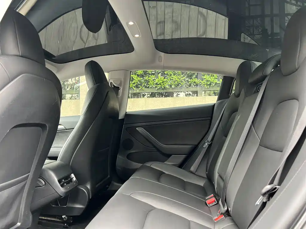 Tesla Model 3 — фото 10