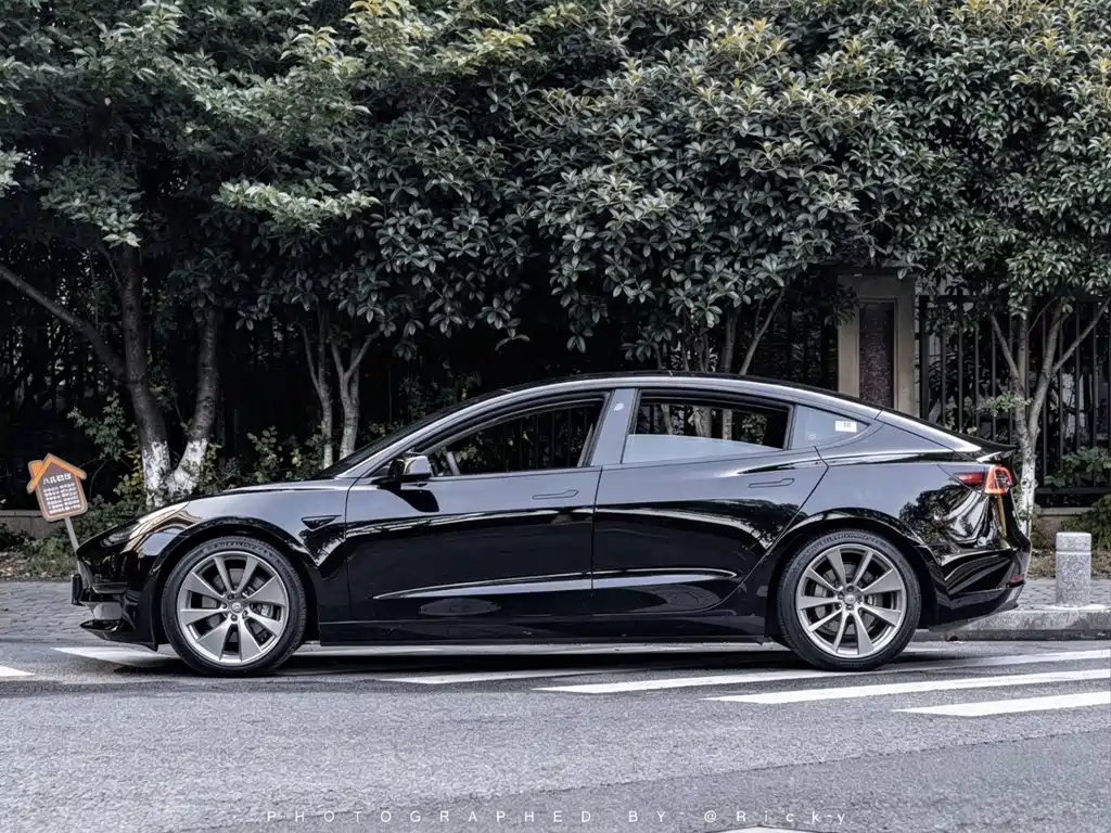 Tesla Model 3 — фото 2