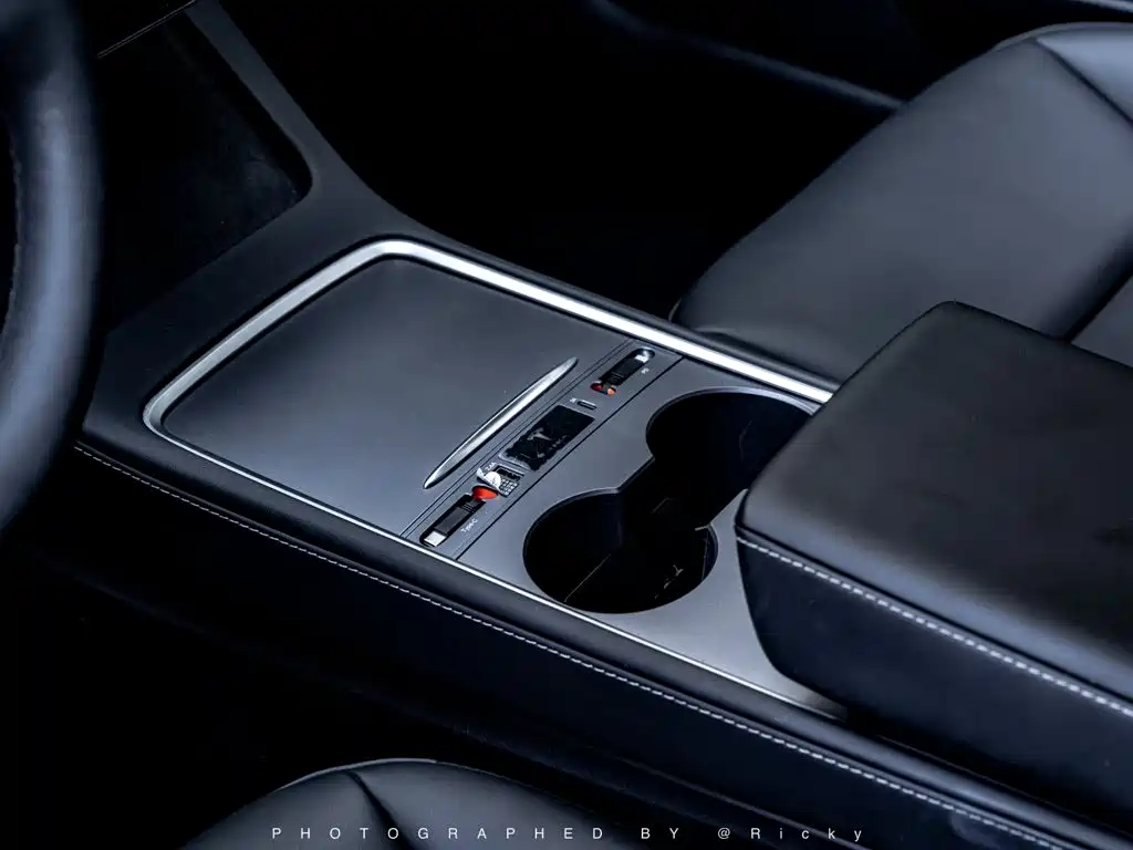Tesla Model 3 — фото 11