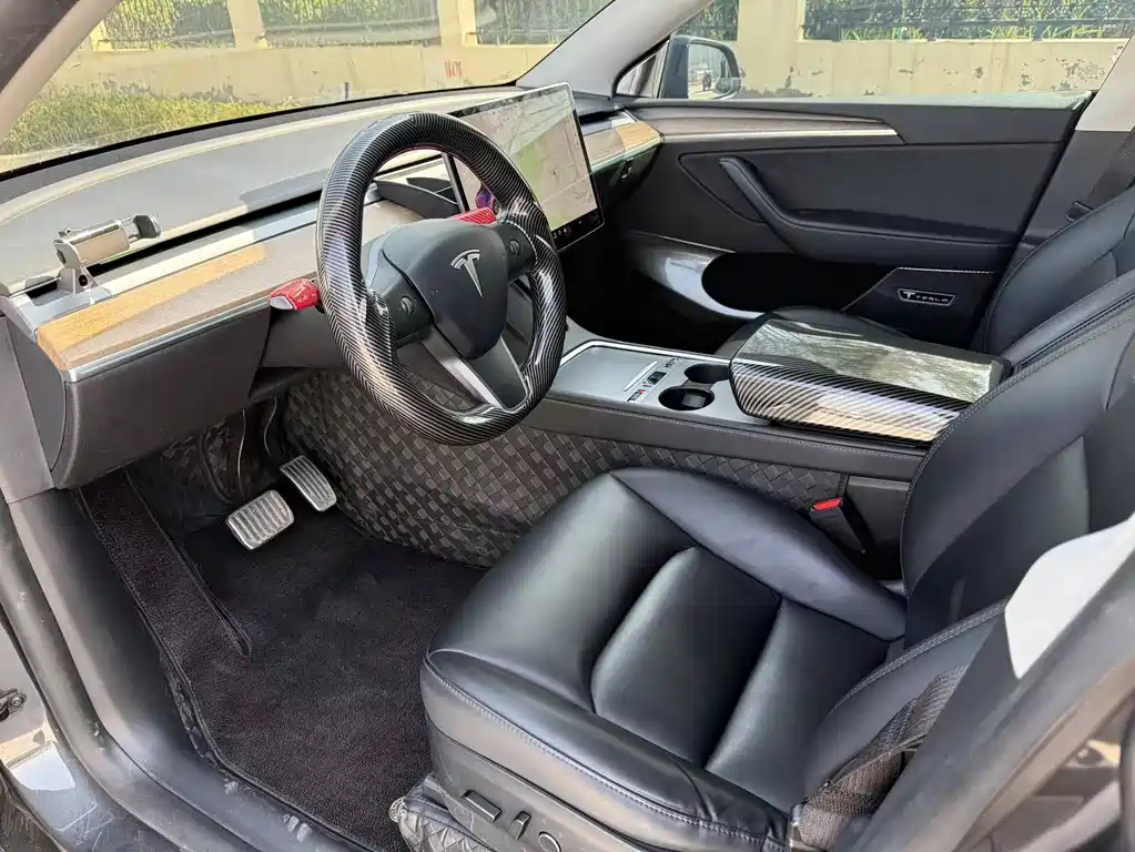 Tesla Model Y — фото 9