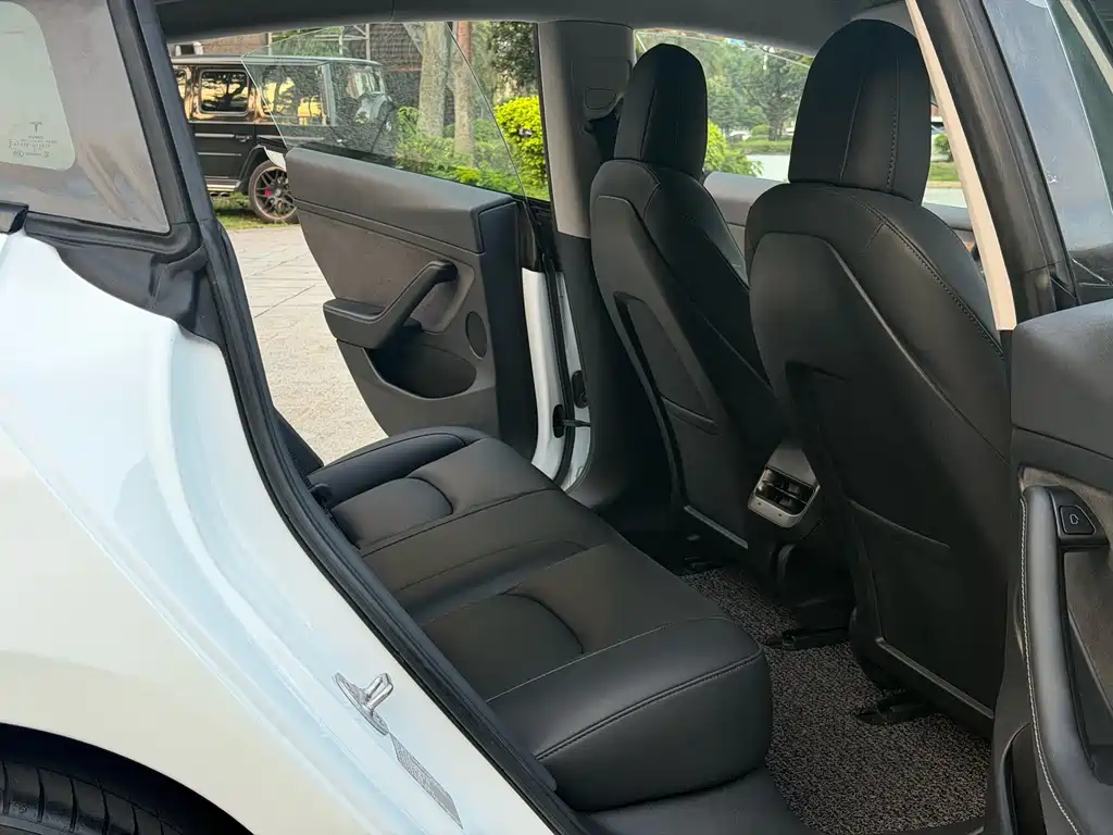 Tesla Model 3 — фото 11