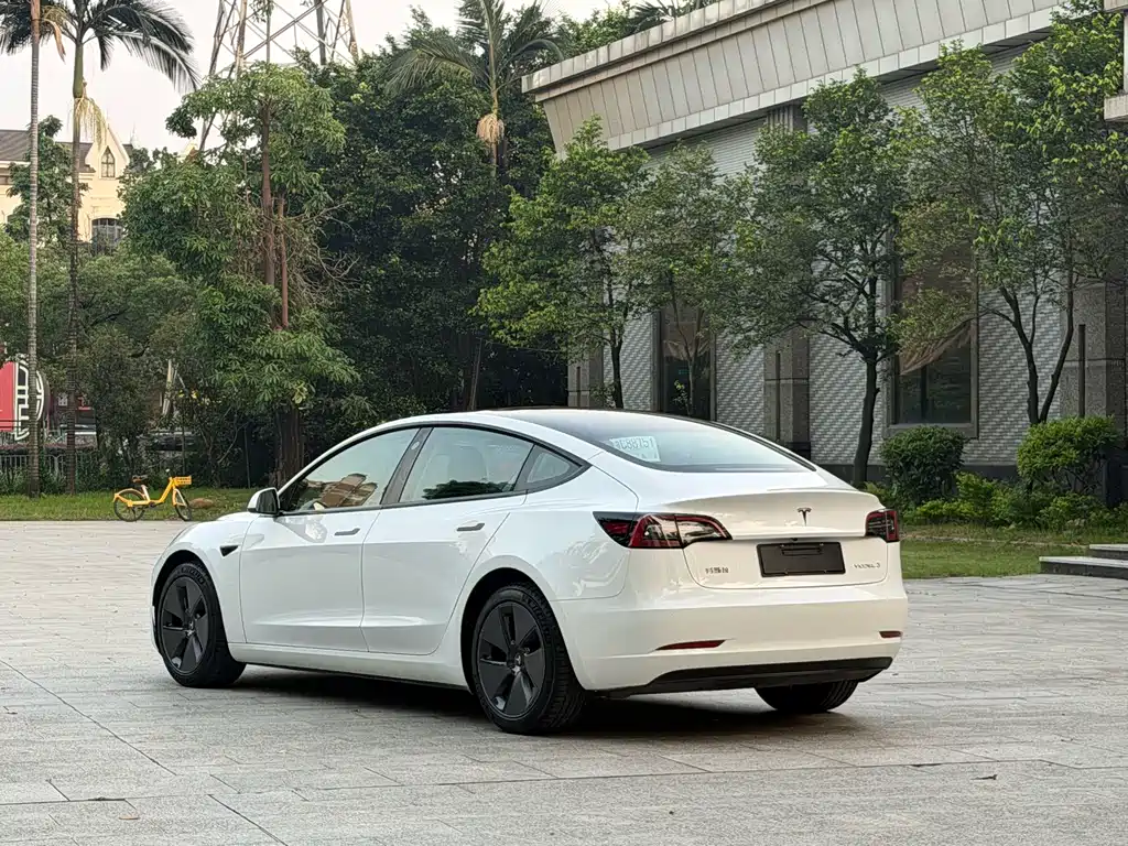 Tesla Model 3 — фото 19