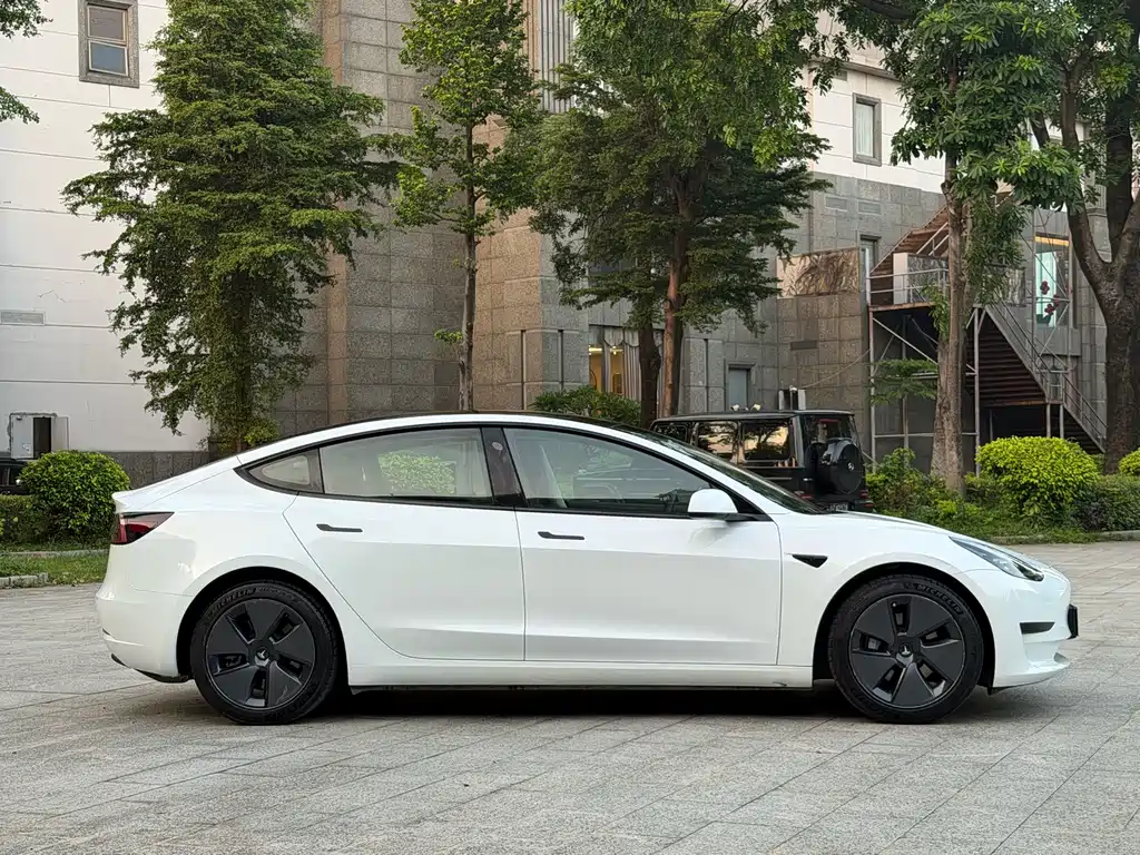 Tesla Model 3 — фото 5