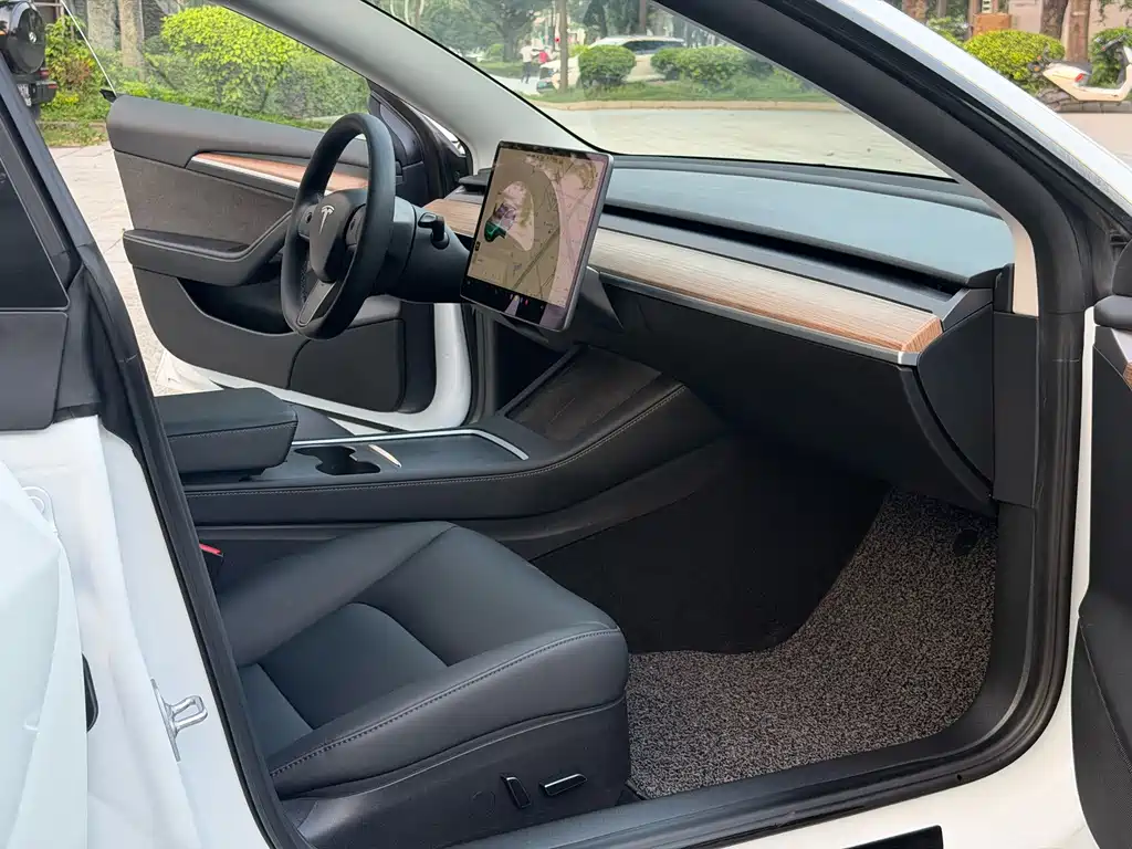 Tesla Model 3 — фото 9
