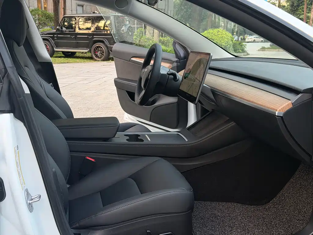 Tesla Model 3 — фото 10