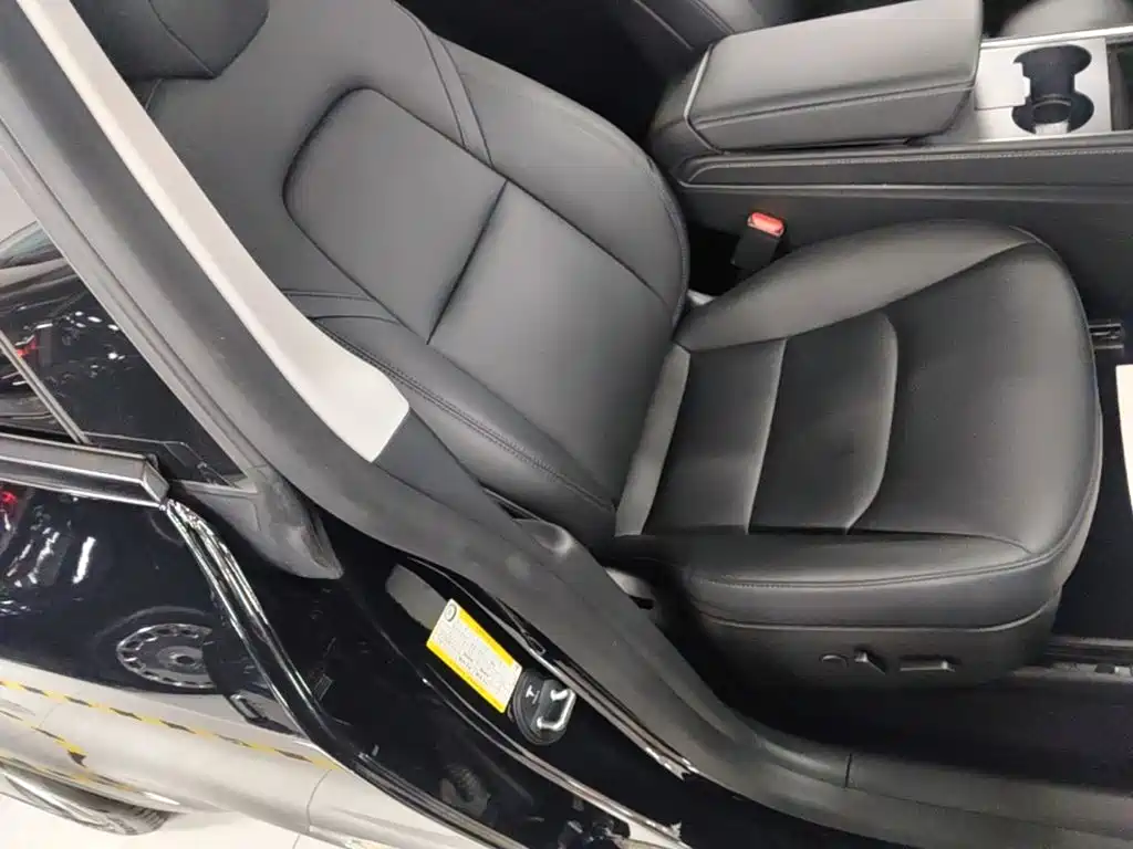 Tesla Model Y — фото 25