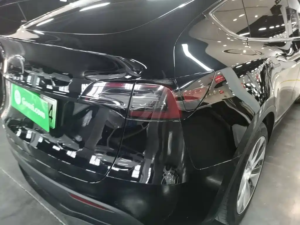 Tesla Model Y — фото 8