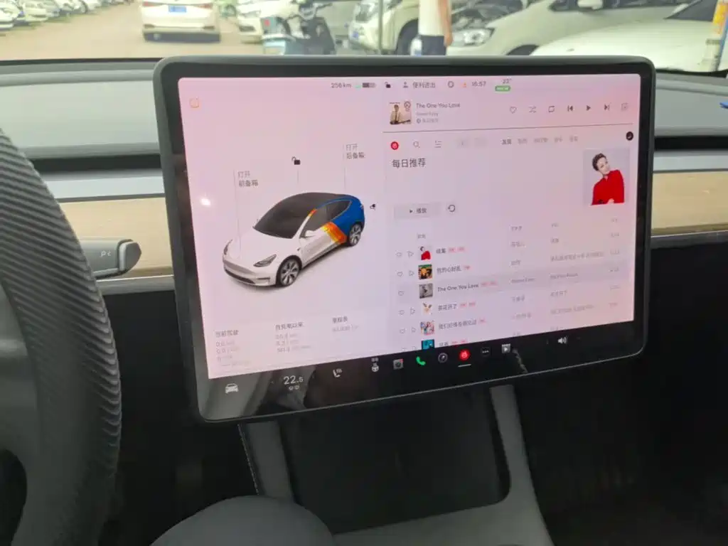 Tesla Model Y — фото 13