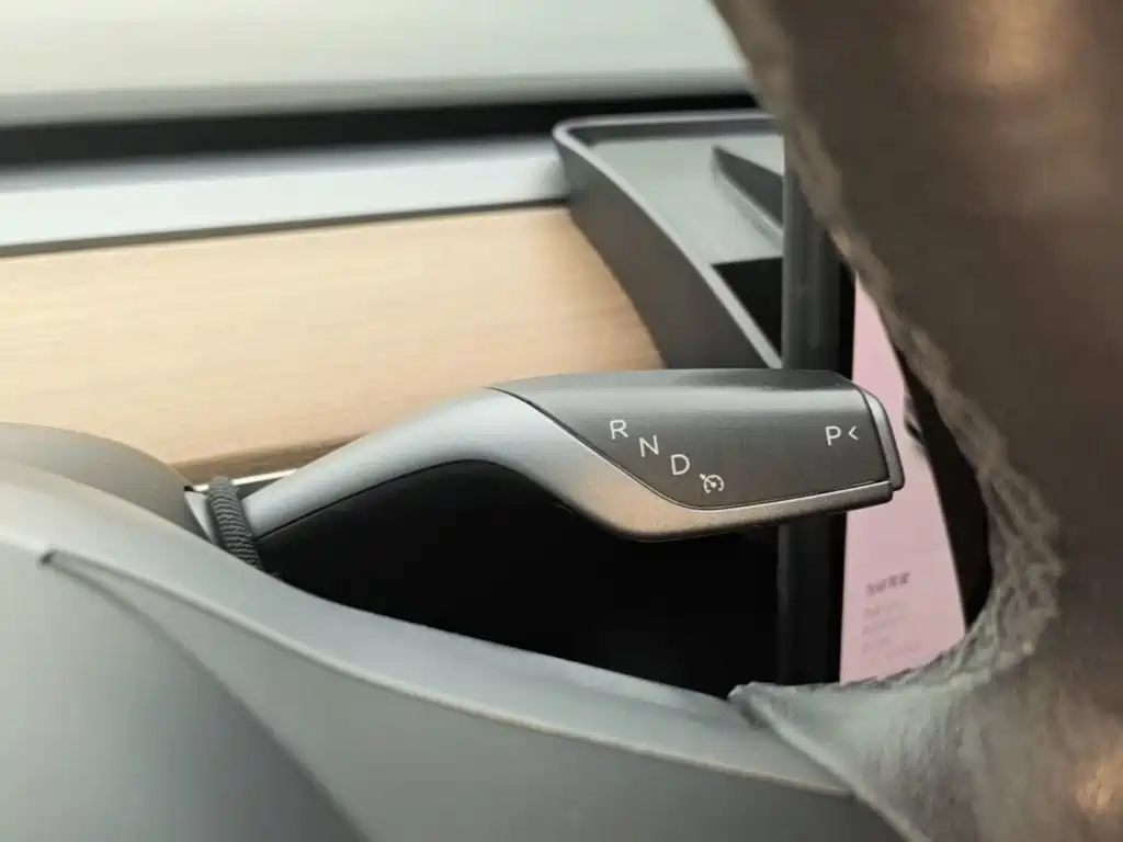 Tesla Model Y — фото 14