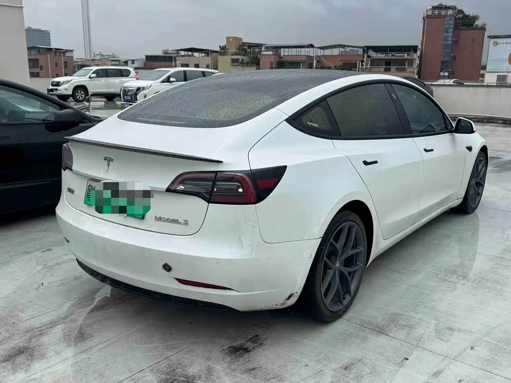 Tesla Model 3 — фото 3