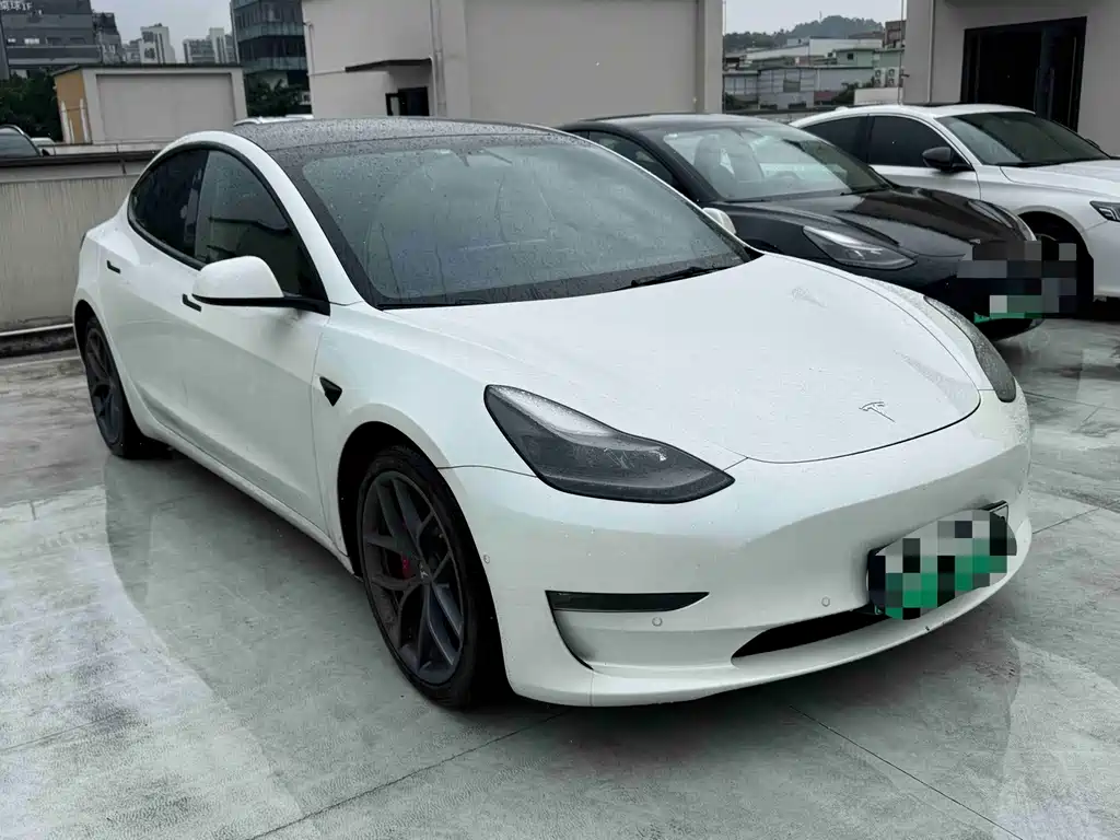 Tesla Model 3 — фото 9