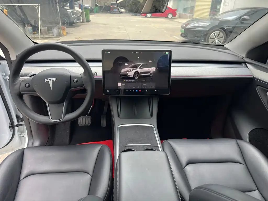 Tesla Model Y — фото 4