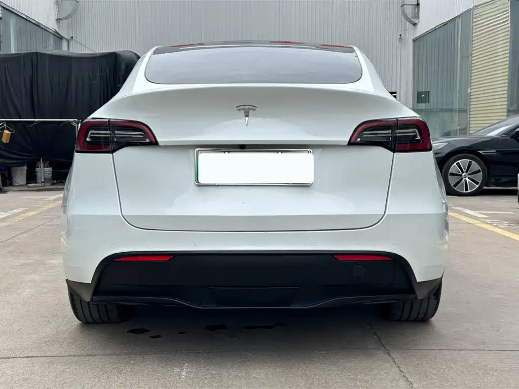 Tesla Model Y — фото 7