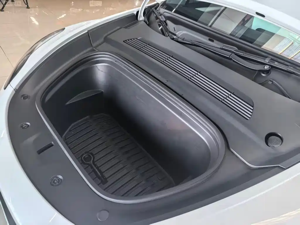 Tesla Model Y — фото 17