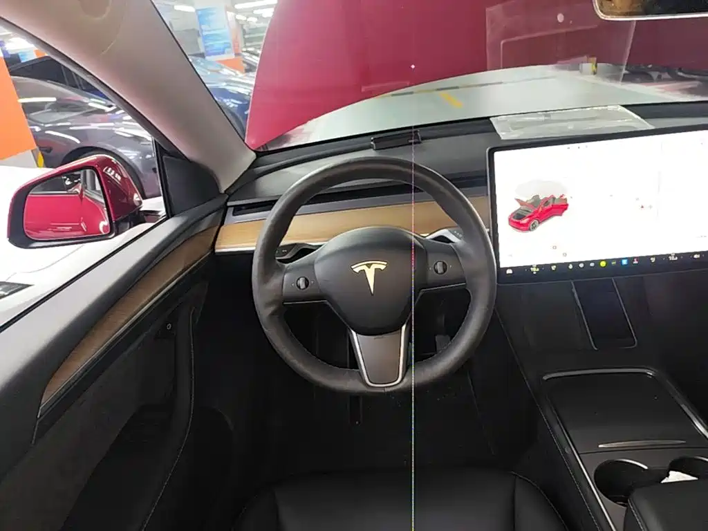 Tesla Model Y — фото 11