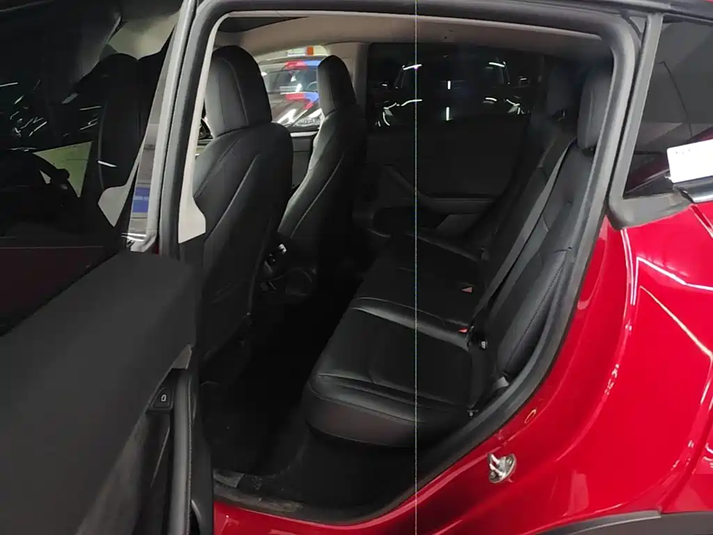 Tesla Model Y — фото 17