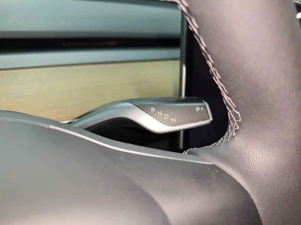 Tesla Model Y — фото 14