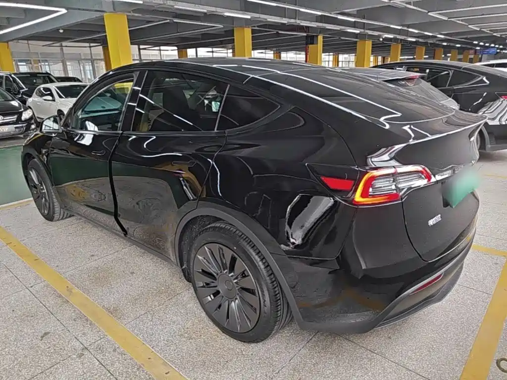 Tesla Model Y — фото 5