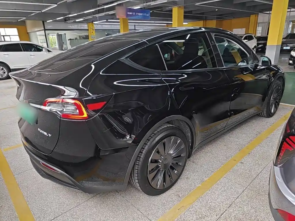 Tesla Model Y — фото 7