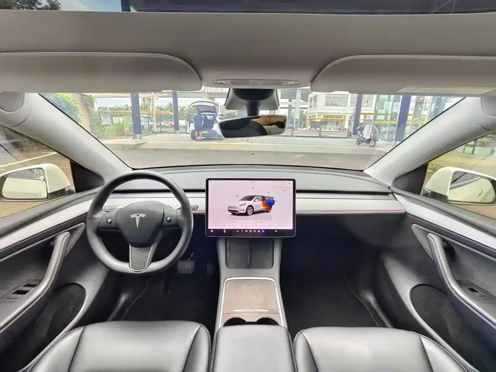 Tesla Model Y — фото 5