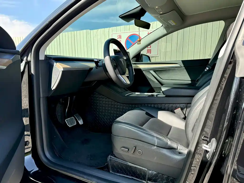 Tesla Model Y — фото 4