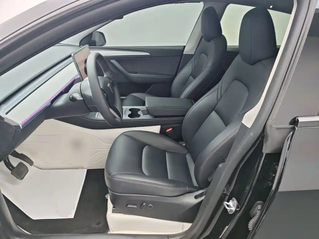 Tesla Model Y — фото 15