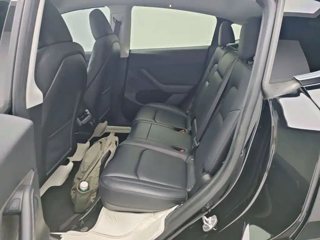 Tesla Model Y — фото 17