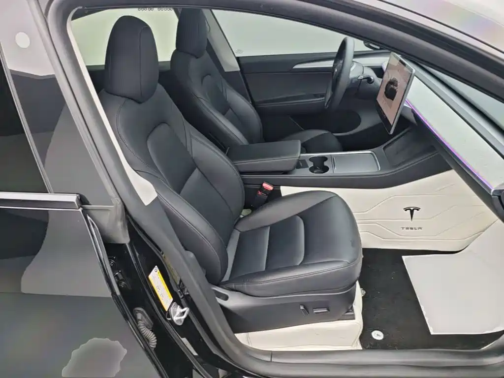 Tesla Model Y — фото 25