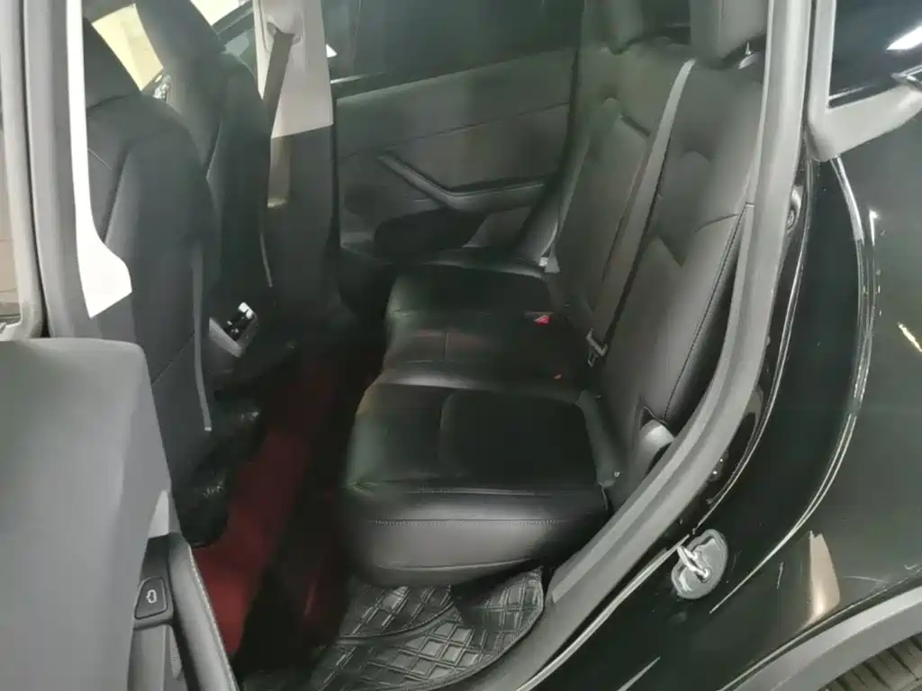 Tesla Model Y — фото 17