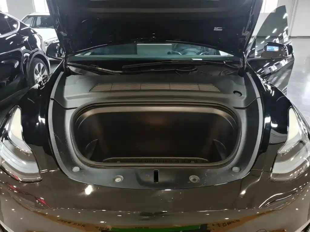 Tesla Model Y — фото 20