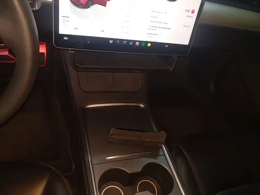 Tesla Model 3 — фото 14