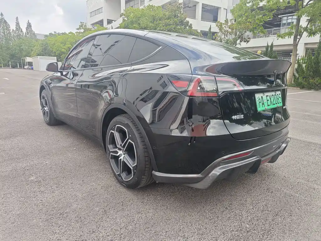 Tesla Model Y — фото 6