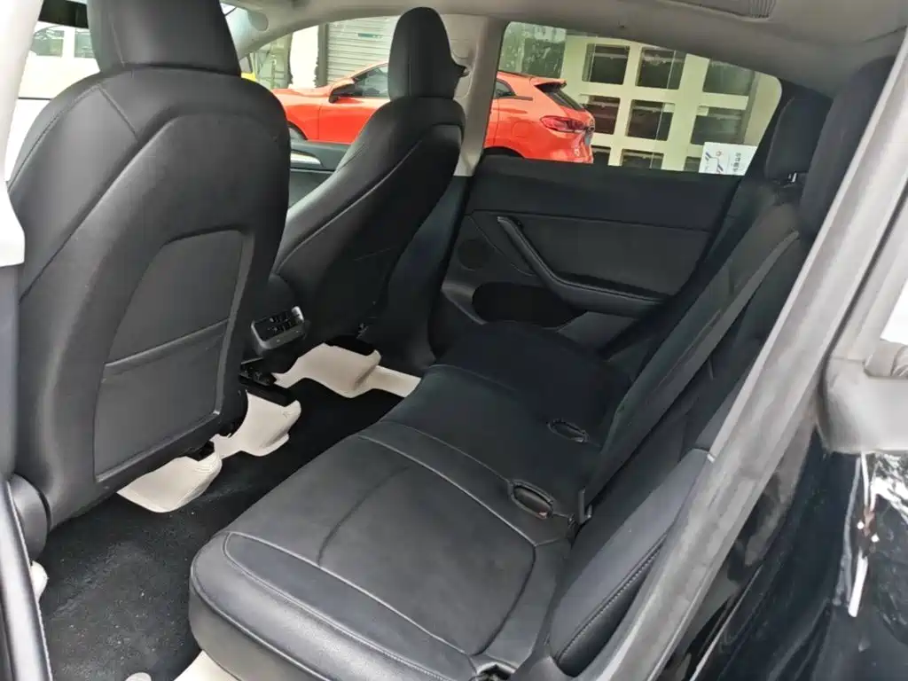 Tesla Model Y — фото 17